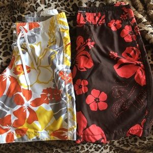 Lots of 2 Mens Swim trunks 🩳 Small Old Navy